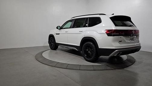 Opal White Pearl 2026 Volkswagen Atlas 2.0T Peak Edition