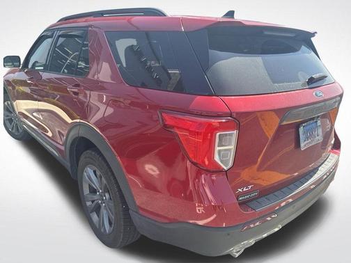 Rapid Red Metallic Tinted Clearcoat 2022 Ford Explorer XLT