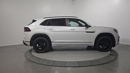 2026 Volkswagen Atlas Cross Sport 2.0T SEL R-Line Black