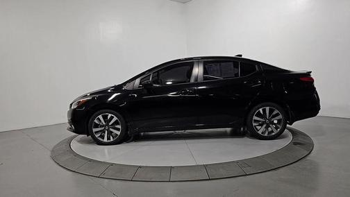 Super Black Metallic 2020 Nissan Versa 1.6 SR