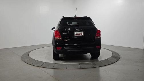 Mosaic Black Metallic 2022 Chevrolet Trax LT