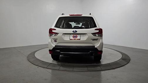 Crystal White Pearl 2021 Subaru Forester