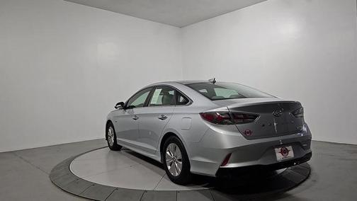 2018 Hyundai SONATA Hybrid SE