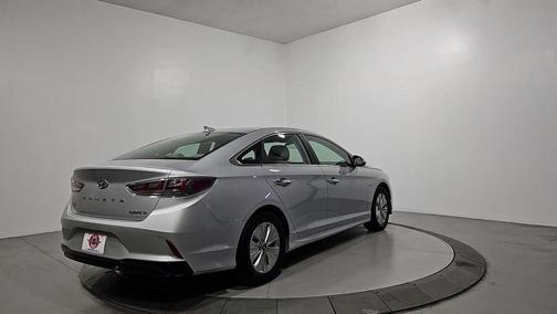 2018 Hyundai SONATA Hybrid SE