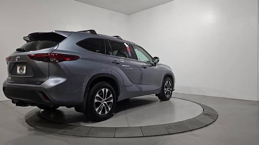 Magnetic Gray Metallic 2020 Toyota Highlander XLE