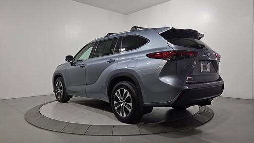 Magnetic Gray Metallic 2020 Toyota Highlander XLE