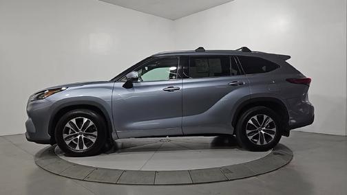 Magnetic Gray Metallic 2020 Toyota Highlander XLE
