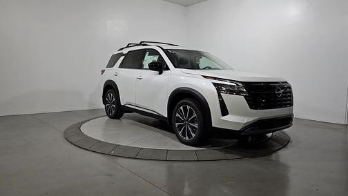 Everest White Pearl Tricoat 2026 Nissan Pathfinder Platinum