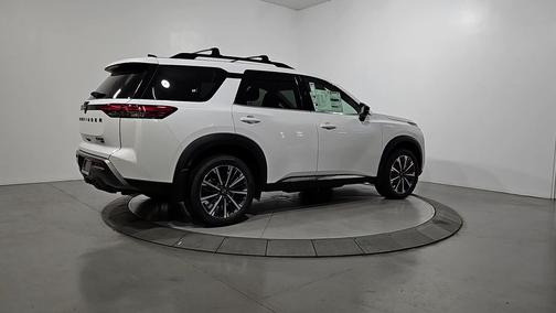 Everest White Pearl Tricoat 2026 Nissan Pathfinder Platinum