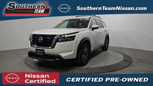 2022 Nissan Pathfinder SV
