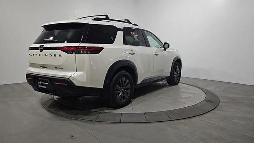 2022 Nissan Pathfinder SV