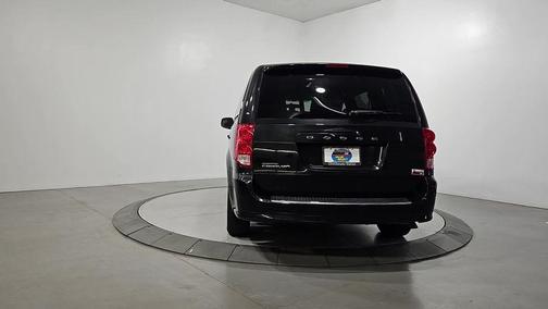 Black Onyx Crystal Pearlcoat 2017 Dodge Grand Caravan SE