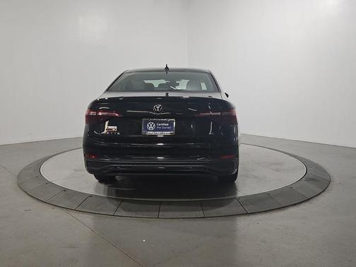 Deep Black Pearl Effect 2023 Volkswagen Jetta 1.5T SE