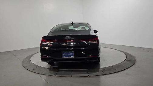 2023 Hyundai ELANTRA SE