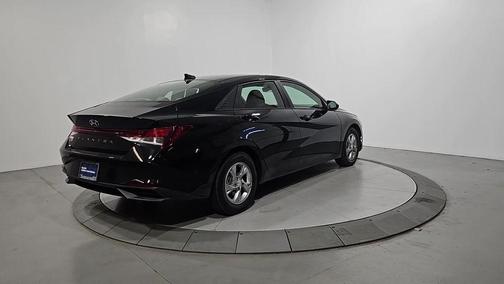 2023 Hyundai ELANTRA SE