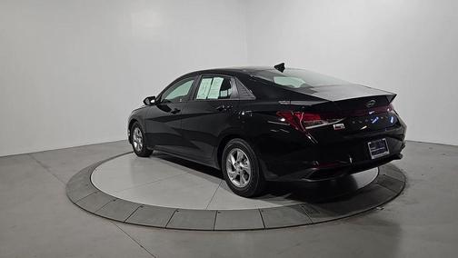 2023 Hyundai ELANTRA SE