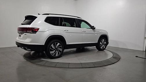 Opal White Pearl 2026 Volkswagen Atlas 2.0T SE W/TECHNOLOGY