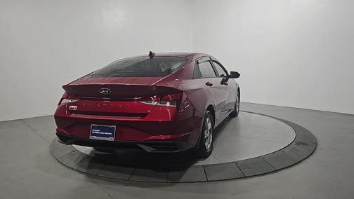 2023 Hyundai ELANTRA SE