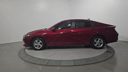 2023 Hyundai ELANTRA SE