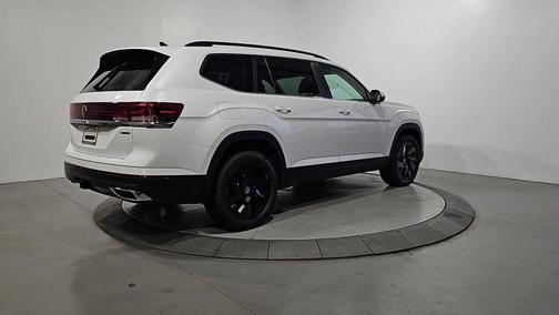 Opal White Pearl 2026 Volkswagen Atlas 2.0T SE W/TECHNOLOGY