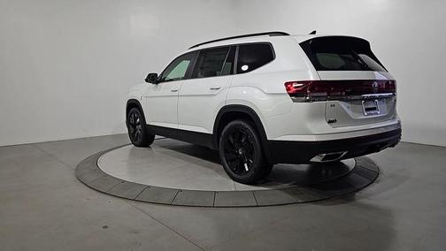 Opal White Pearl 2026 Volkswagen Atlas 2.0T SE W/TECHNOLOGY