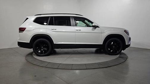 Opal White Pearl 2026 Volkswagen Atlas 2.0T SE W/TECHNOLOGY