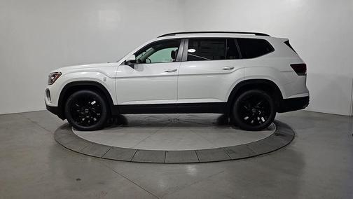 Opal White Pearl 2026 Volkswagen Atlas 2.0T SE W/TECHNOLOGY
