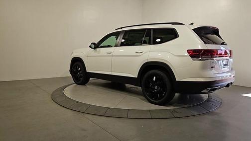 Opal White Pearl 2026 Volkswagen Atlas 2.0T SE W/TECHNOLOGY