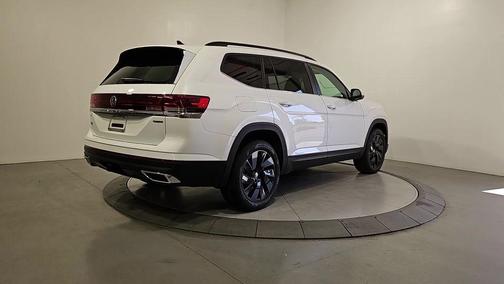 Opal White Pearl 2026 Volkswagen Atlas 2.0T SE W/TECHNOLOGY