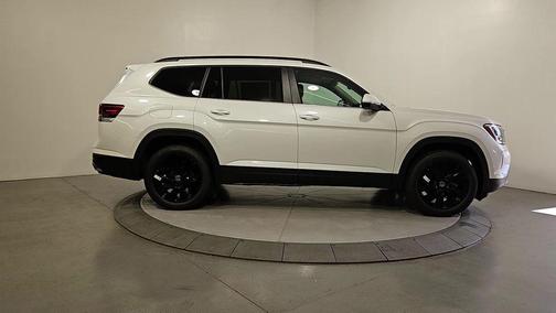 Opal White Pearl 2026 Volkswagen Atlas 2.0T SE W/TECHNOLOGY