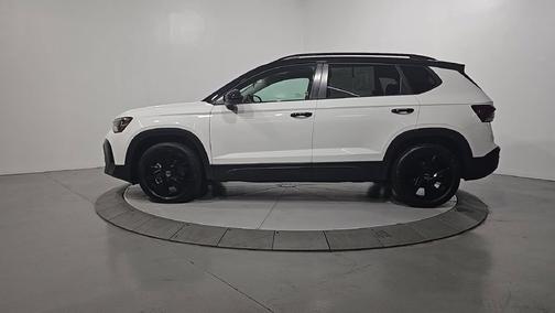 Pure White 2025 Volkswagen Taos 1.5T SE Black