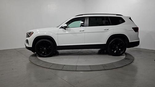 2024 Volkswagen Atlas 2.0T SE