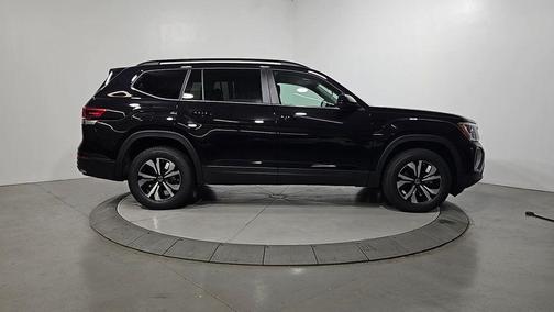 Deep Black 2026 Volkswagen Atlas 2.0T SE