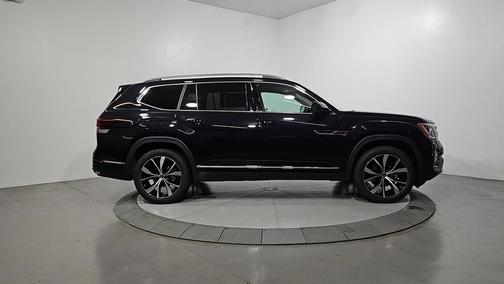Deep Black 2026 Volkswagen Atlas 2.0T SEL Premium R-Line