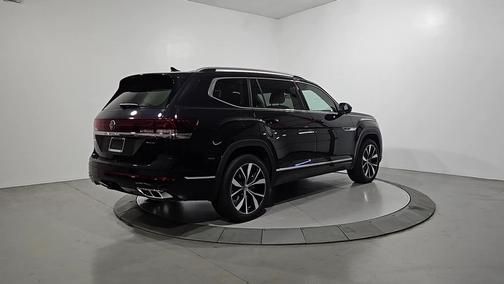 Deep Black 2026 Volkswagen Atlas 2.0T SEL Premium R-Line