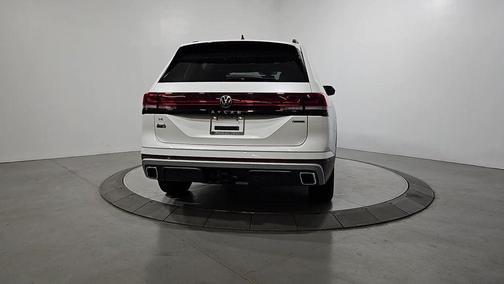 Opal White Pearl 2026 Volkswagen Atlas 2.0T Peak Edition