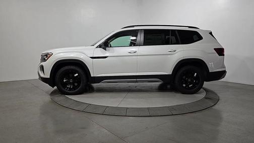 Opal White Pearl 2026 Volkswagen Atlas 2.0T Peak Edition