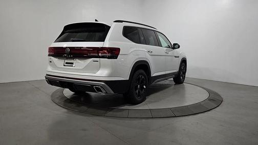 Opal White Pearl 2026 Volkswagen Atlas 2.0T Peak Edition