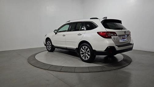 Crystal White Pearl 2019 Subaru Outback 2.5i Touring