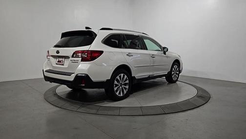 Crystal White Pearl 2019 Subaru Outback 2.5i Touring