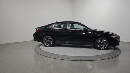 2025 Hyundai ELANTRA HEV Limited