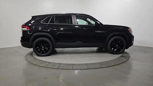 Deep Black Pearl Effect 2026 Volkswagen Atlas Cross Sport 2.0T SE W/TECHNOLOGY