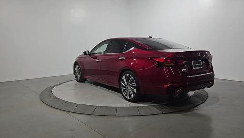 Scarlet Ember 2023 Nissan Altima 2.5 SL