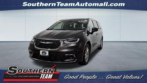 Granite Crystal Clearcoat Metallic 2023 Chrysler Pacifica Touring-L