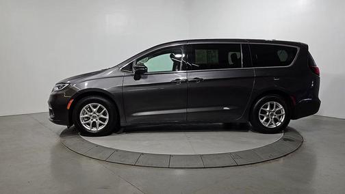 Granite Crystal Clearcoat Metallic 2023 Chrysler Pacifica Touring-L