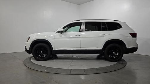 Pure White 2019 Volkswagen Atlas SEL