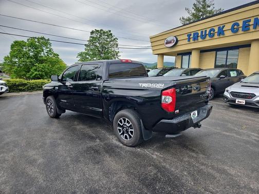 Midnight Black Metallic 2018 Toyota Tundra SR5
