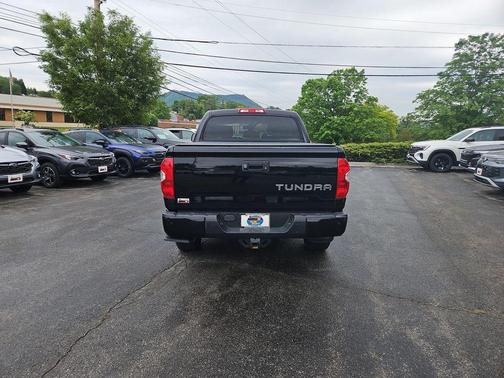 Midnight Black Metallic 2018 Toyota Tundra SR5