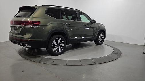 Green 2026 Volkswagen Atlas 2.0T SE W/TECHNOLOGY
