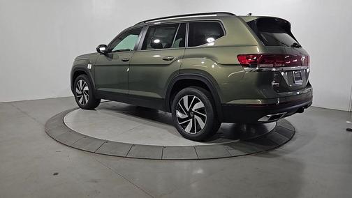 Green 2026 Volkswagen Atlas 2.0T SE W/TECHNOLOGY